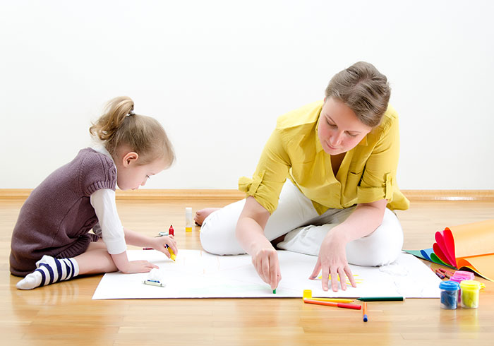 Little-girl-drawing-on-the-floor-with-adult-woman2